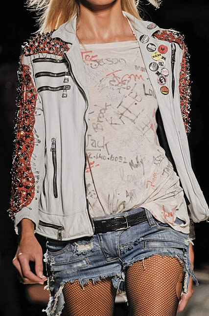 balmain tee shirt graffitis