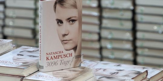 1408583_3_4939_natascha-kampusch-a-co-ecrit-ce-livre-tire-a