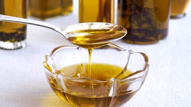 Bain d'huiles : prendre soin de ses cheveux avec les huiles végétales