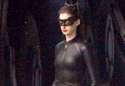 the-dark-knight-rises-anne-hathaway-catwoman-180×124