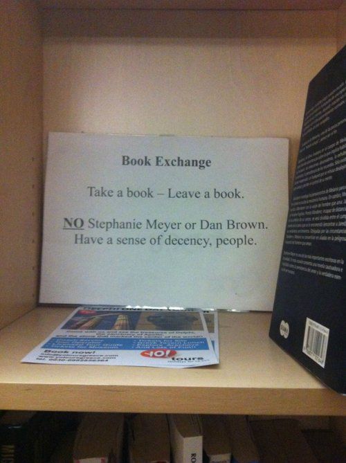 ECHANGE DE LIVRES : prenez un livre, laissez-en un. PAS de Stephenie Meyer ou de Dan Brown, un peu de décence, les gens.