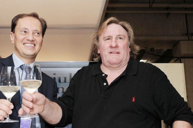 depardiou Gérard Depardieu aime peut-être un peu trop le vin. DSK aime clairement un peu trop les femmes. Ca se tient.