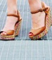 la-halle-aux-chaussures-isabelle-thomas-180×124