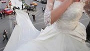 la-plus-longue-robe-de-mariee-du-monde-180×124