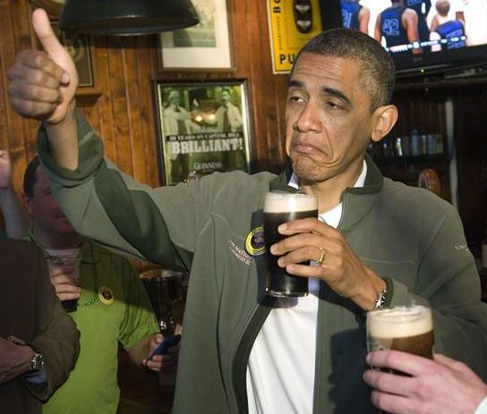 obama-drinking-a-beer