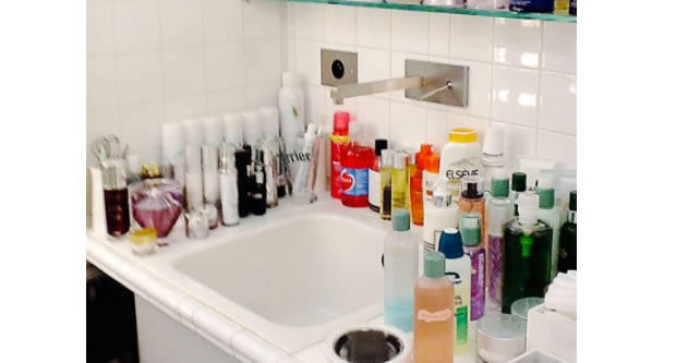 Ou sinon, adopte la salle de bain de Karl Lagerfeld