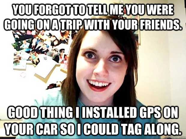Tu as oublié de me dire que tu partais en voyage avec tes parents. Heureusement que j'ai mis une balise GPS sur ta voiture pour pouvoir vous rejoindre !