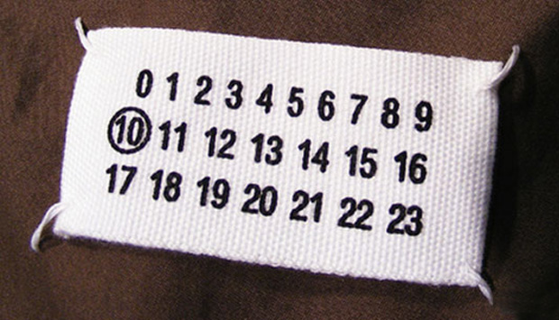 L'étiquette en coton blanc numérotée de 0 à 23