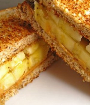 banane-beurre-cacahuete-sandwich