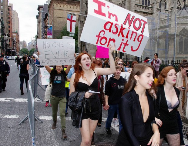 SlutWalk de New York en 2011, par david_shankbone. Sur le panneau : "je ne le cherche pas".