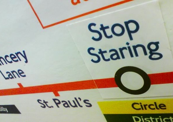 hilarants-panneaux-metro-londonien