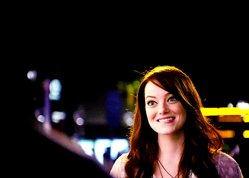 Emma-Stone-two-thumbs-up