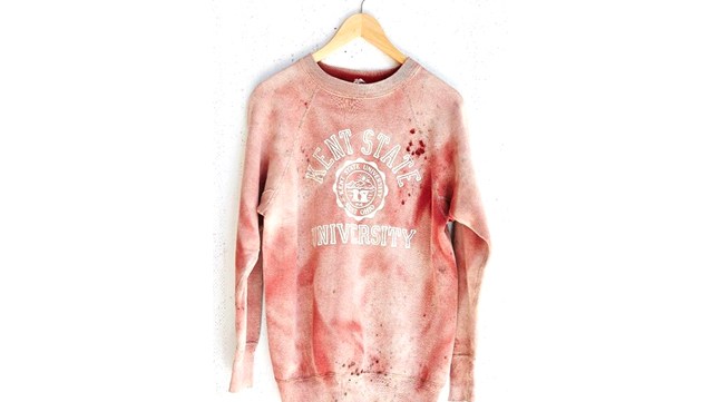 sweat-ensanglante-urban-outfitters