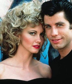 Olivia Newton-John et John Travolta sont les stars du film Grease