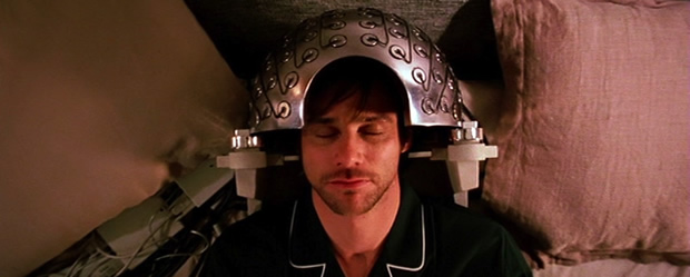 Jim Carrey s'assoupit pour effacer ses souvenirs dans Eternal Sunshine of the Spotless Mind