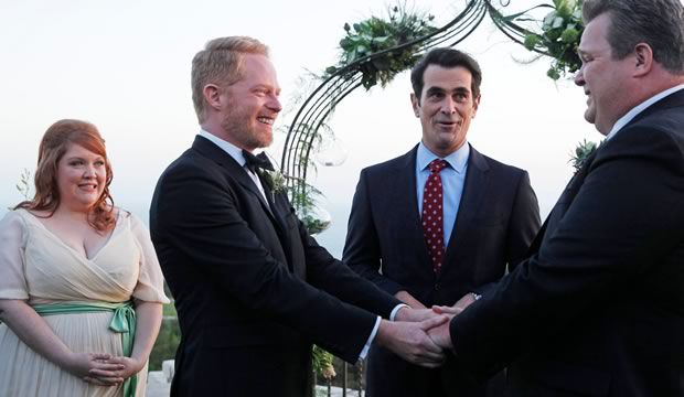 Cam et Mitch se disent enfin « oui » dans la série Modern Family, lorsque leur État reconnaît le mariage pour tous.