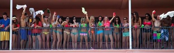 Grosse teuf dans le film « Spring Breakers » Grosse teuf dans le film « Spring Breakers »