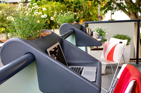 balkonzept-a-balcony-desk-and-flower-box-3984