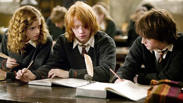 harry ron hermione travail bibliothèque harry ron hermione travail bibliothèque