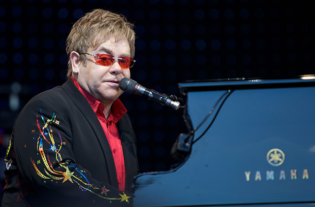 elton-john-boycotte-dolce-gabbana-insultes-famille-non-traditionnelle