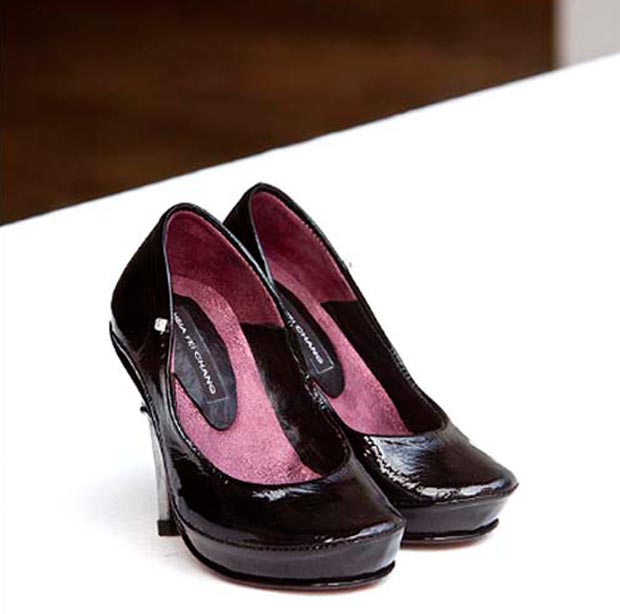 vernis-noir-hsia-fei-chang-talons-noir-chaussures