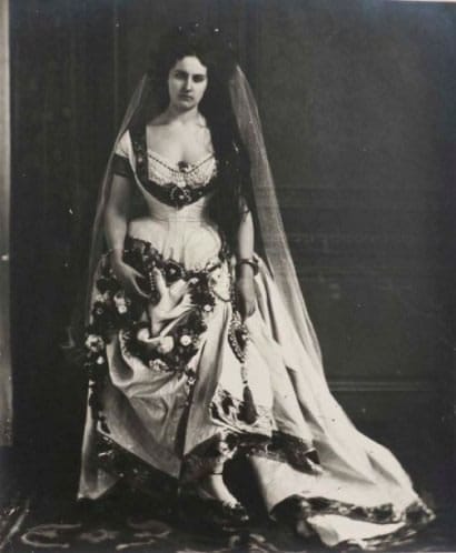 comtesse-castiglione-robe-dame-de-coeur
