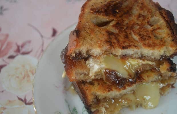 grilled cheese camembert figues calvados