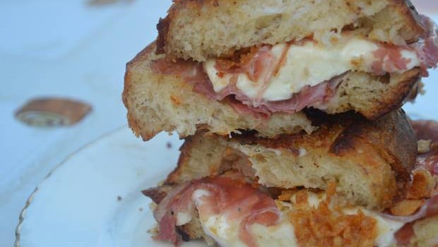 sandwichmozza pancetta oignons frits sandwichmozza pancetta oignons frits
