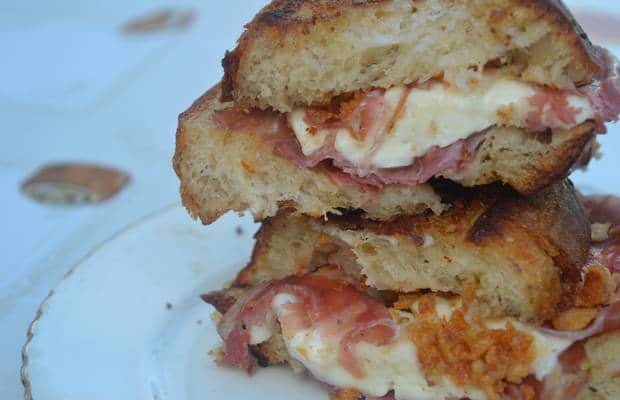 sandwichmozza pancetta oignons frits