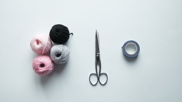 DIY_pompom_marquepage_materiel DIY_pompom_marquepage_materiel