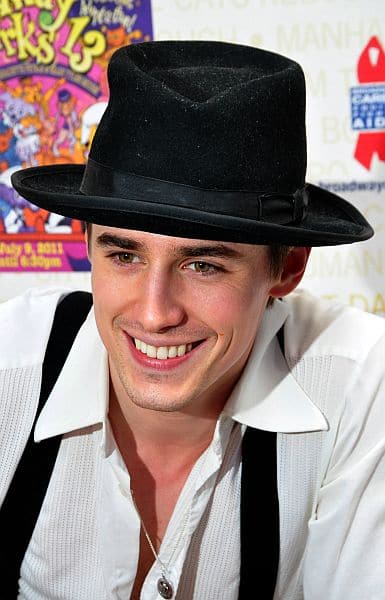 Reeve_Carney