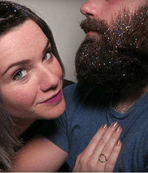 barbe-cheveux-paillettes-test-video