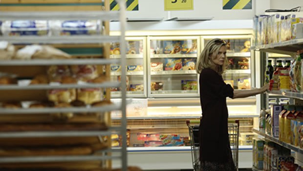 michelle-pfeiffer-supermarket-malavita michelle-pfeiffer-supermarket-malavita