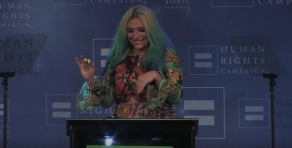 kesha-discours-lgbt-hrc-2 kesha-discours-lgbt-hrc-2