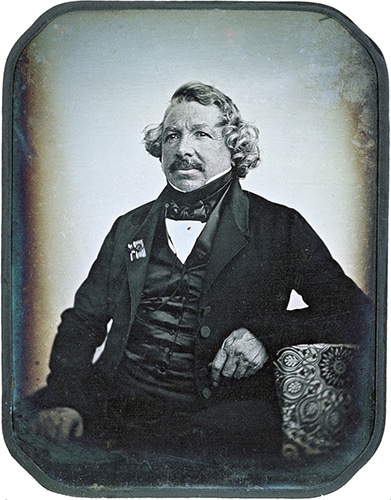 Louis-Daguerre-autoportrait-small