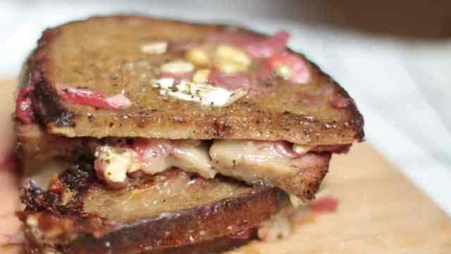 recette-grilled-cheese-chutney-fraises