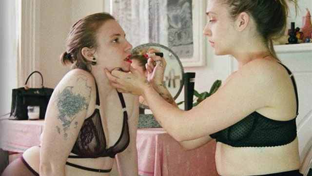 lena-dunham-lingerie-non-retouchee