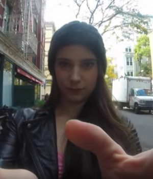 video-fille-harceleurs-rue-new-york-parodie
