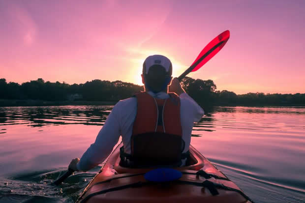 homme-sur-kayak