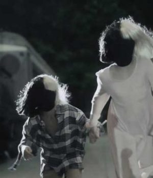 sia-never-give-up-lion sia-never-give-up-lion