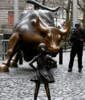 fille-taureau-wall-street-permanente