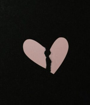 coeur en papier brisé