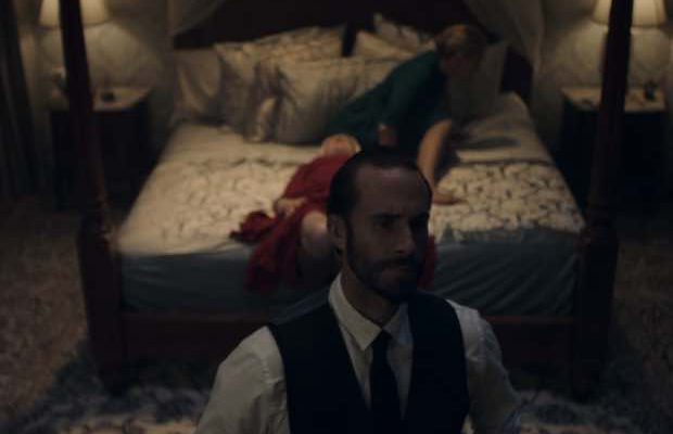 handmaids-tale-ceremonie-viol-fin handmaids-tale-ceremonie-viol-fin