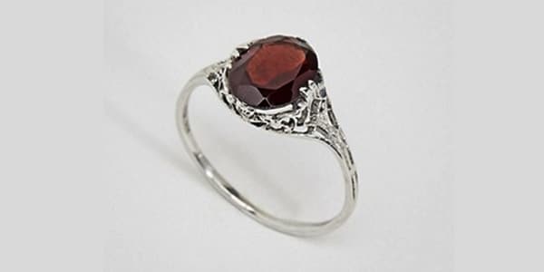 Bague rouge