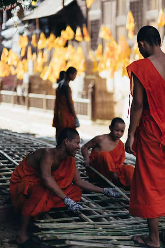 Envela Castel – 20151115-0003 – Thai monks 2