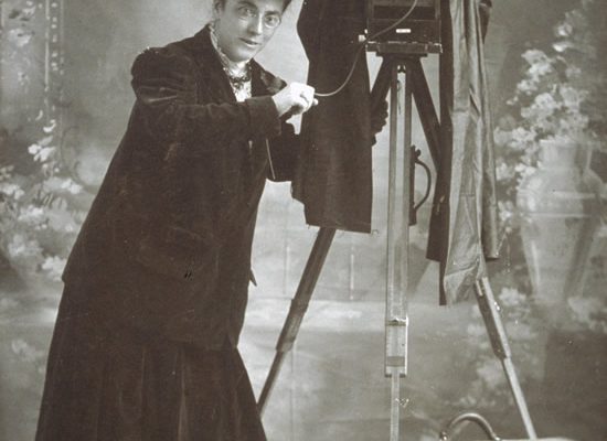 Jessie_Tarbox_Beals_with_camera_Schlesinger_Library Jessie_Tarbox_Beals_with_camera_Schlesinger_Library