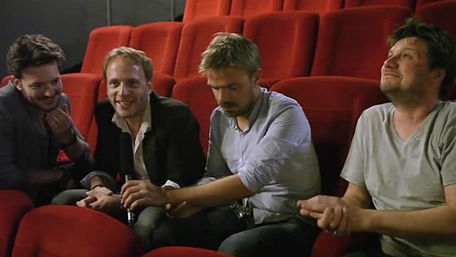 et-tout-le-monde-sen-fout-interview-canape et-tout-le-monde-sen-fout-interview-canape