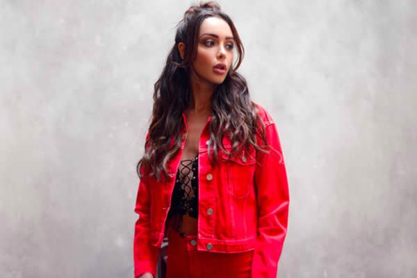 nabilla missguided veste en jean rouge