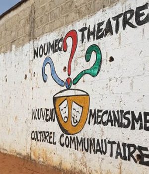 noumec-theatre-ziguinchor-conference-gesticulee