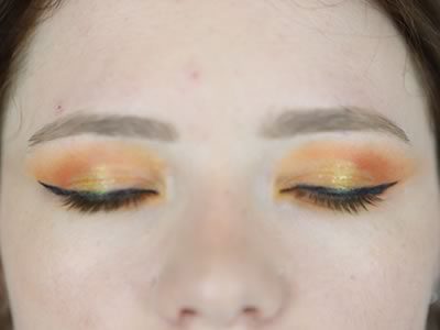liner-kat-von-d-JAUNE liner-kat-von-d-JAUNE